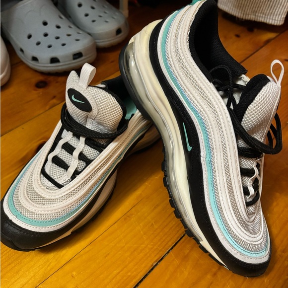 Nike shoes - Picture 3 of 3